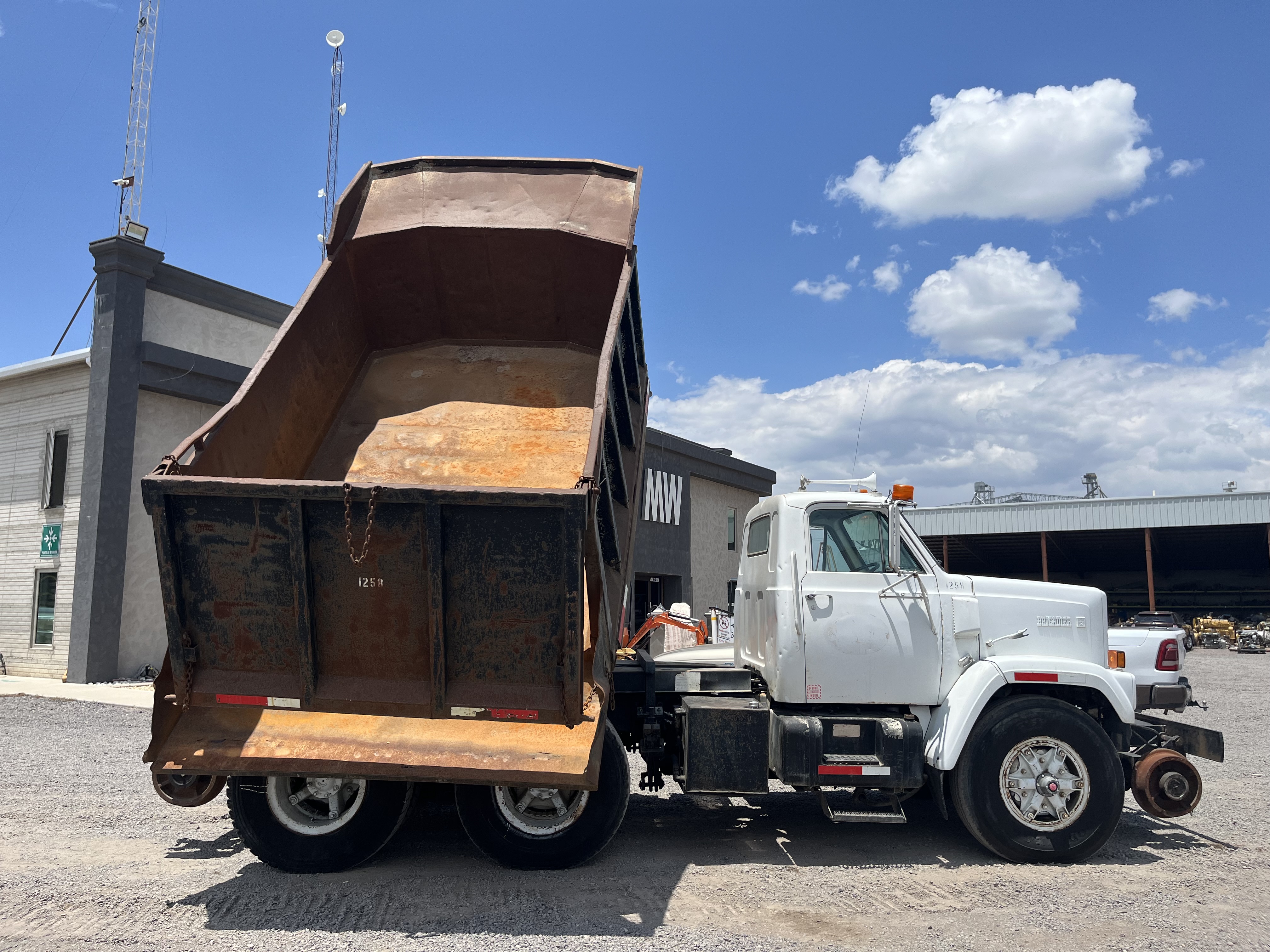 ./imagenes/INVOICE/2019/17659/ROTATOR DUMP TRUCK (85).JPG